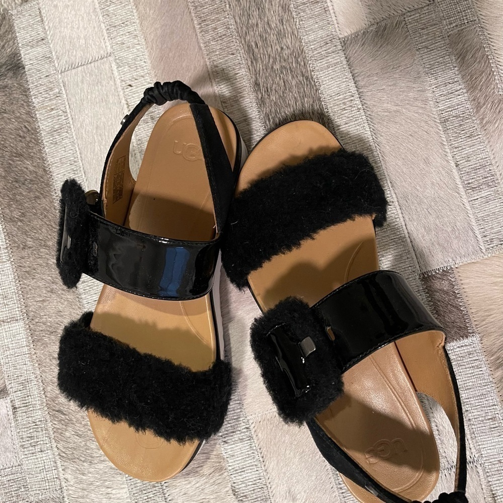 Ugg Black Patent & Furry Sandals - Tread Lite - Picture 2 of 5